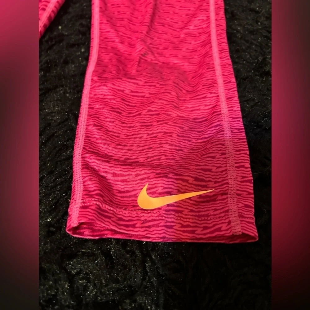 Nike Pro Size M Girls Pink and Orange Animal Print 3/4 Length Leggings A3
